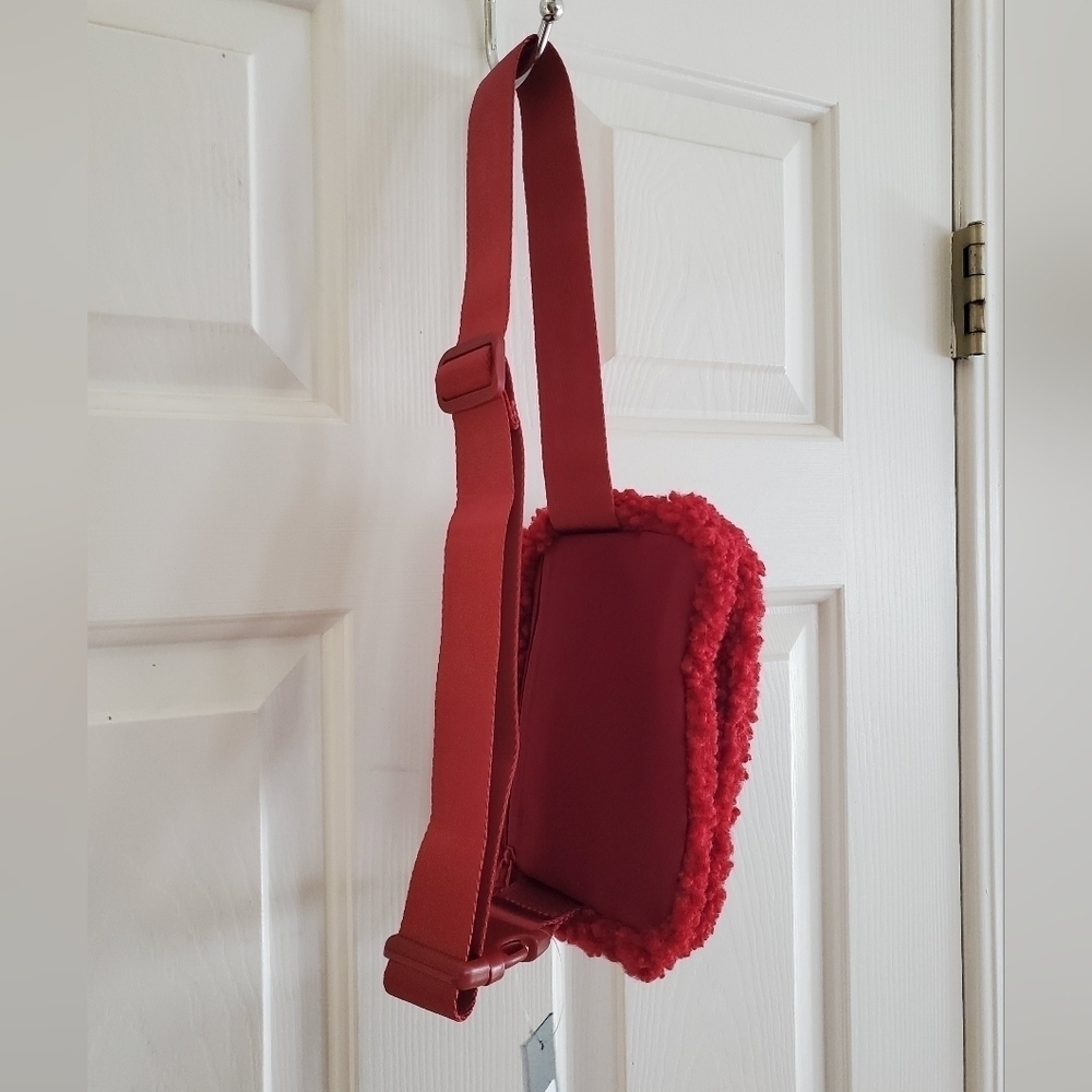CC Nina Sherpa Fleece Fanny Pack Color: Burgundy - Picture 3 of 9